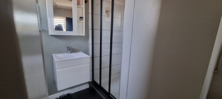 2 Bedroom Property for Sale in Bloubergrant Western Cape